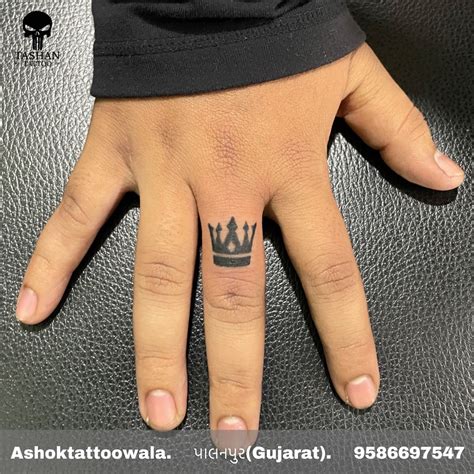 tattoos for crown fingers